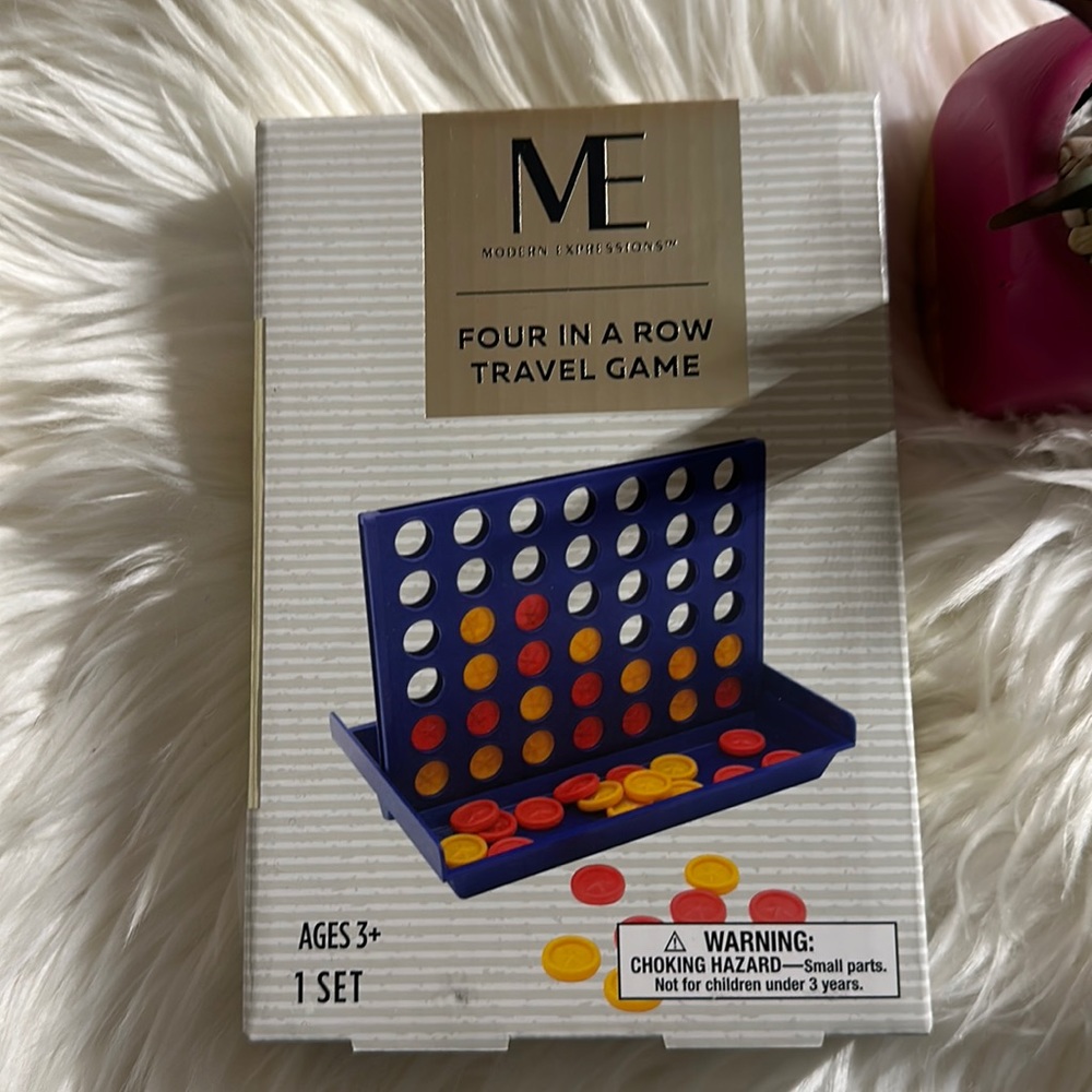 Modern Expressions ME Four in Row Connect4 Travel Game